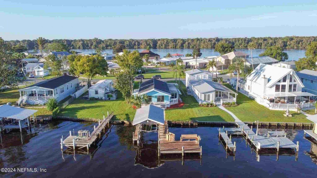 198 Sportsman Drive, Welaka, FL 32189 Main Photo