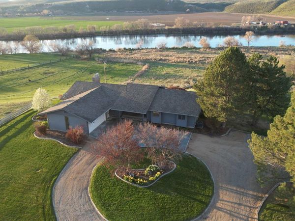 1185 E Cleveland, Glenns Ferry, ID 83623