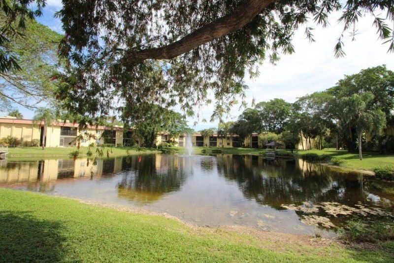 896 SW 9th St Circle, Unit 9, Boca Raton, FL 33486 Photo