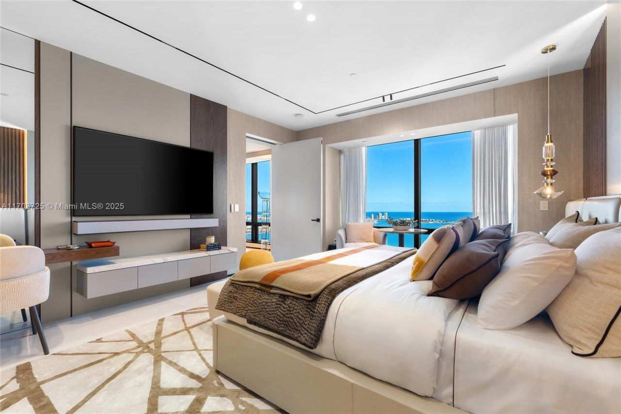 1425 Brickell Ave, Unit 66D-66E, Miami, FL 33131 Photo