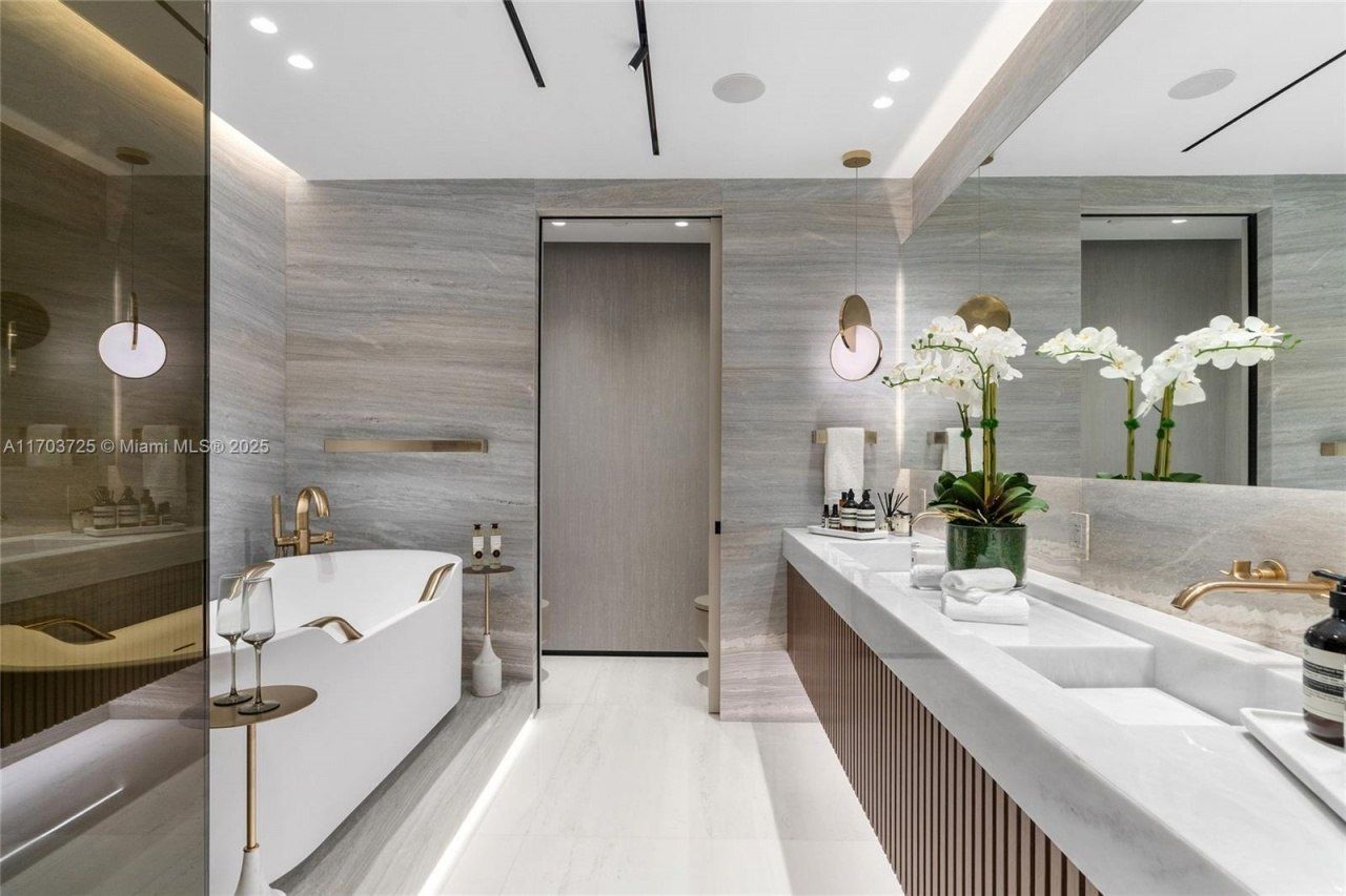 1425 Brickell Ave, Unit 66D-66E, Miami, FL 33131 Photo