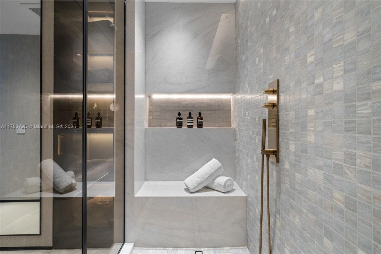 1425 Brickell Ave, Unit 66D-66E, Miami, FL 33131 Photo