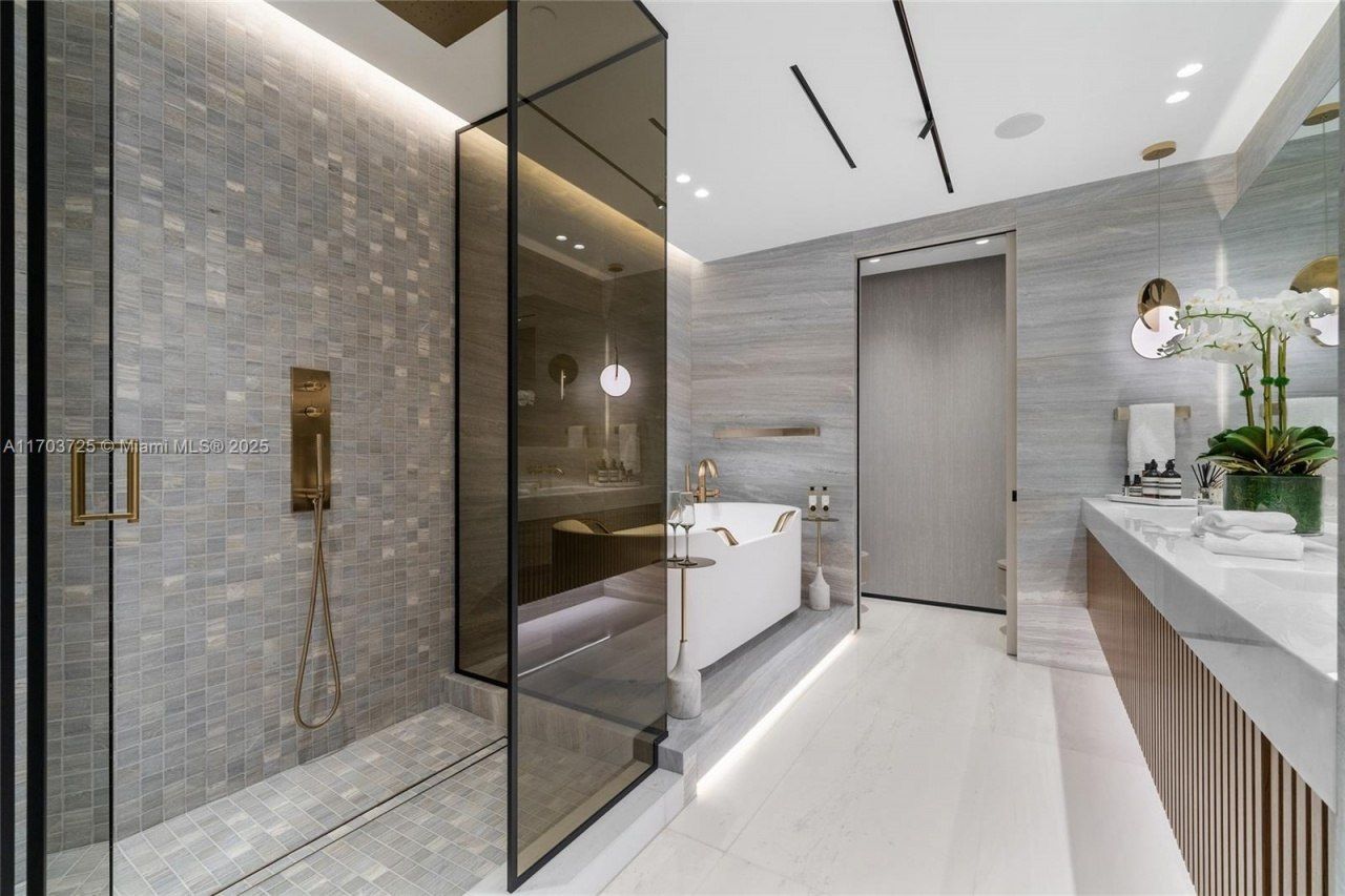 1425 Brickell Ave, Unit 66D-66E, Miami, FL 33131 Photo