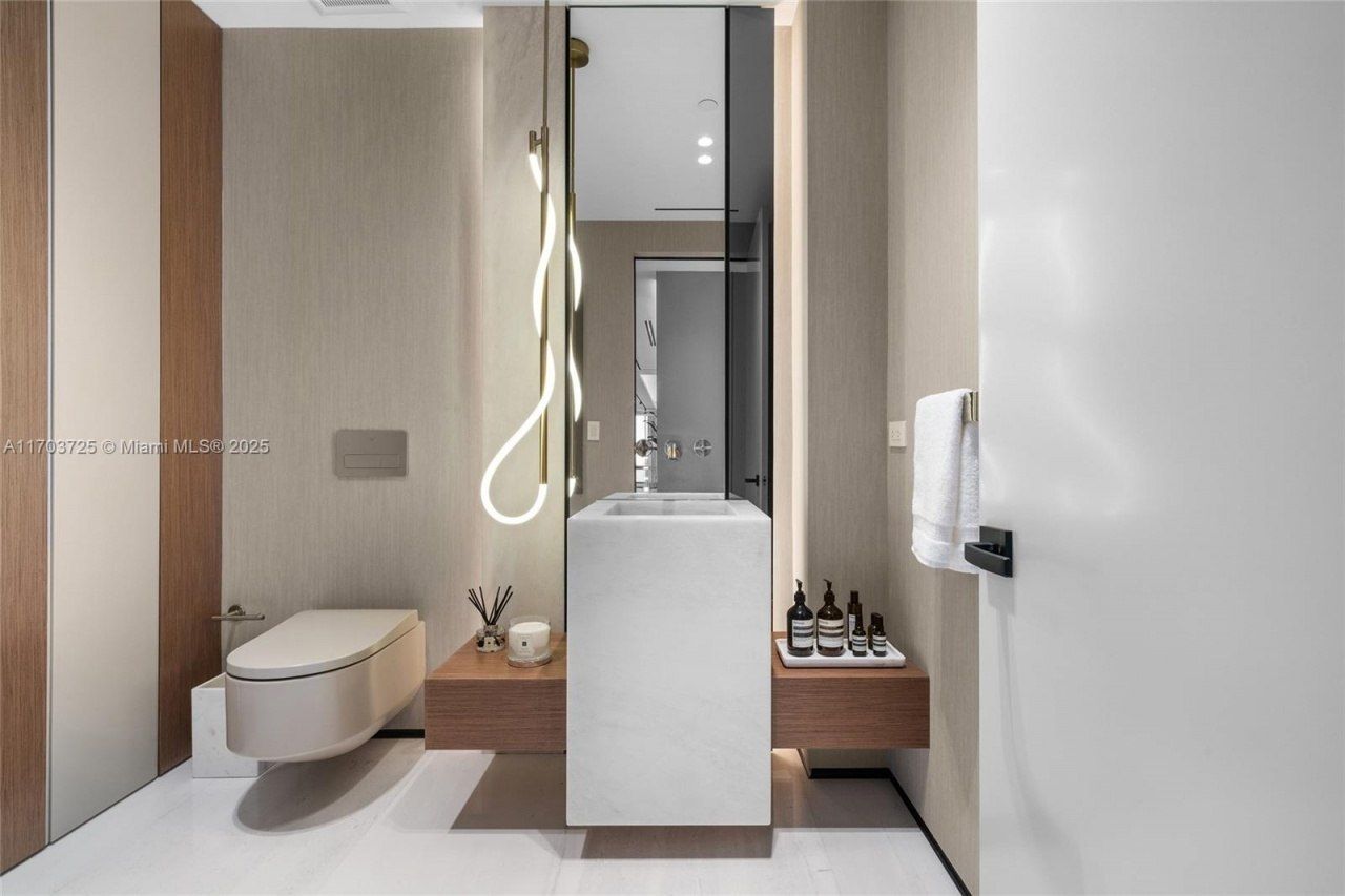 1425 Brickell Ave, Unit 66D-66E, Miami, FL 33131 Photo