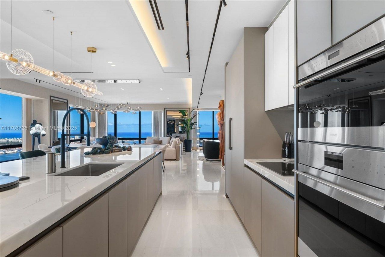 1425 Brickell Ave, Unit 66D-66E, Miami, FL 33131 Photo