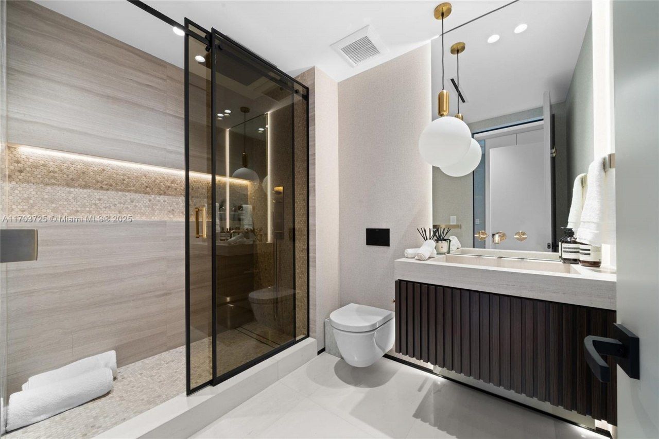 1425 Brickell Ave, Unit 66D-66E, Miami, FL 33131 Photo