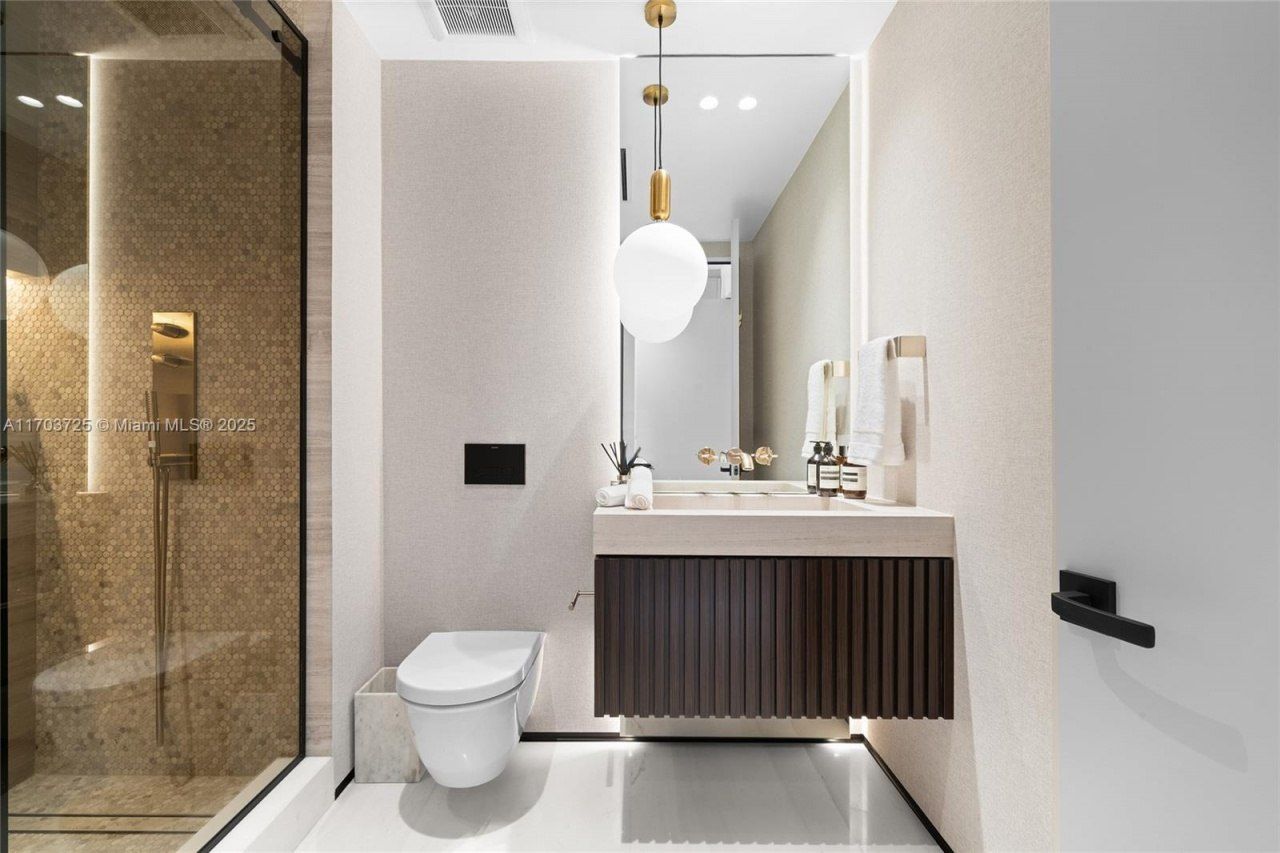 1425 Brickell Ave, Unit 66D-66E, Miami, FL 33131 Photo