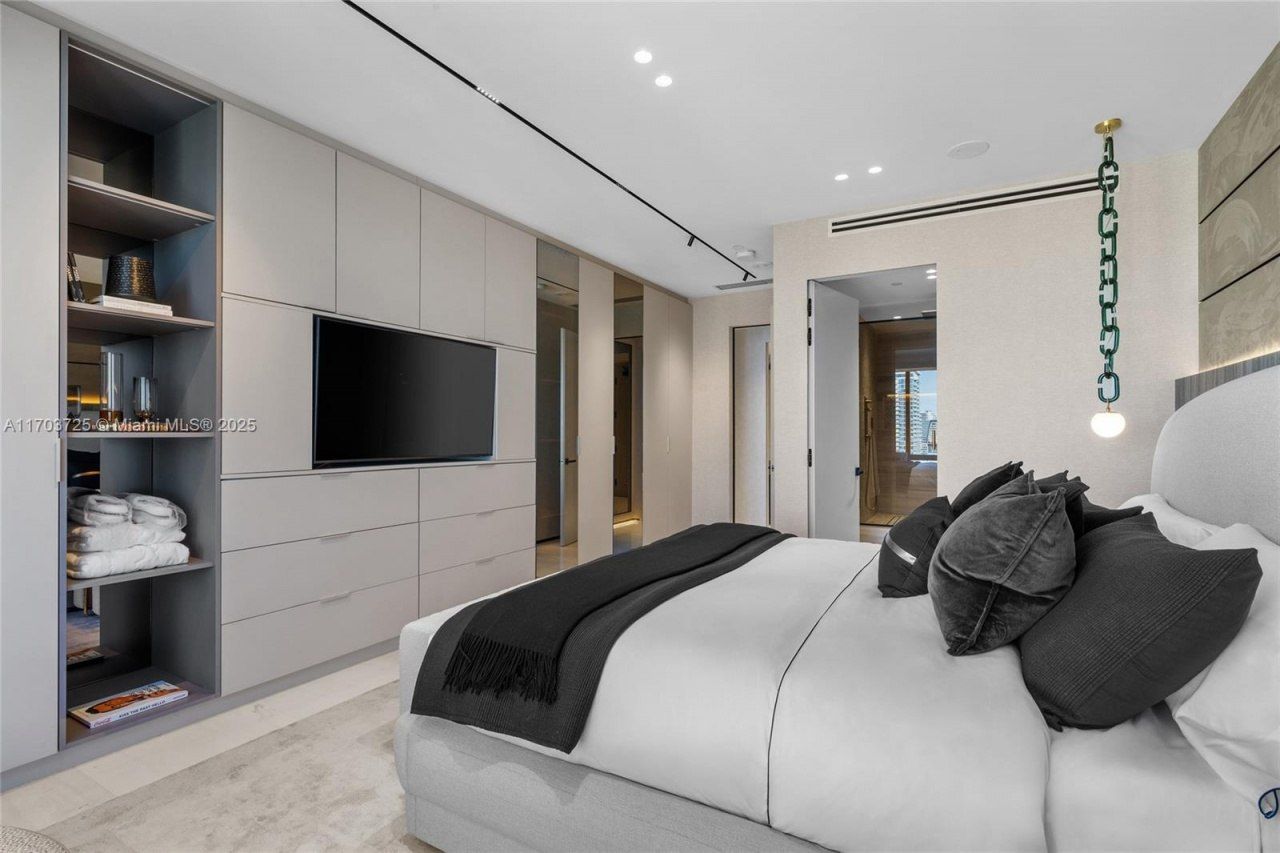 1425 Brickell Ave, Unit 66D-66E, Miami, FL 33131 Photo