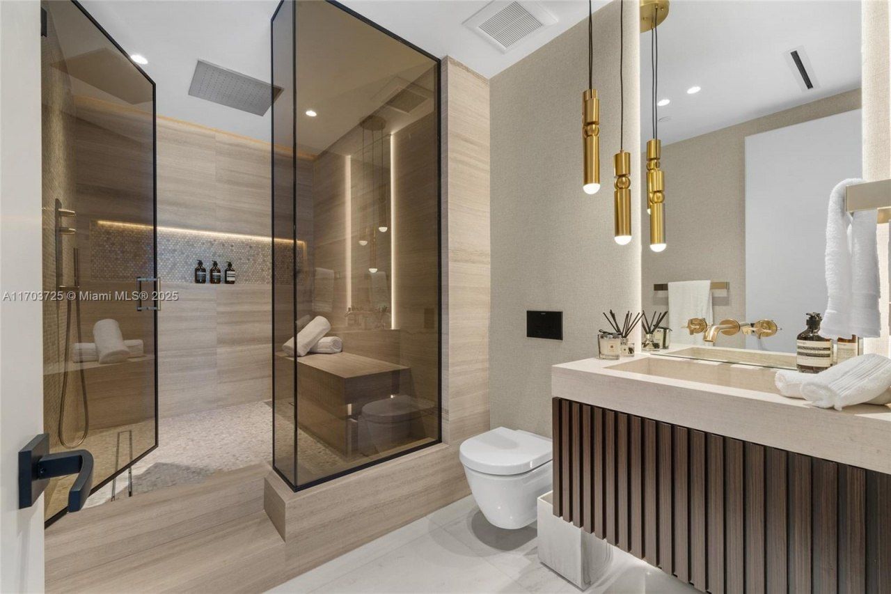 1425 Brickell Ave, Unit 66D-66E, Miami, FL 33131 Photo