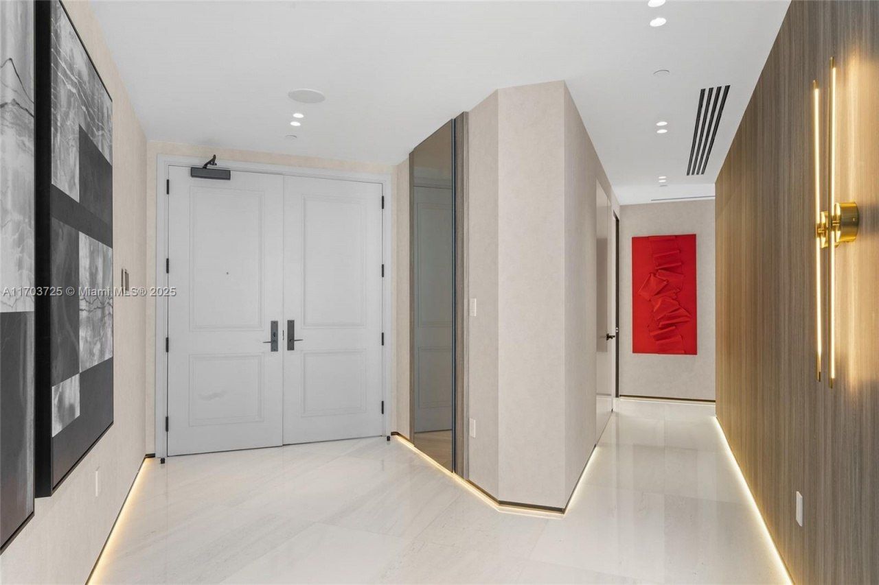 1425 Brickell Ave, Unit 66D-66E, Miami, FL 33131 Photo