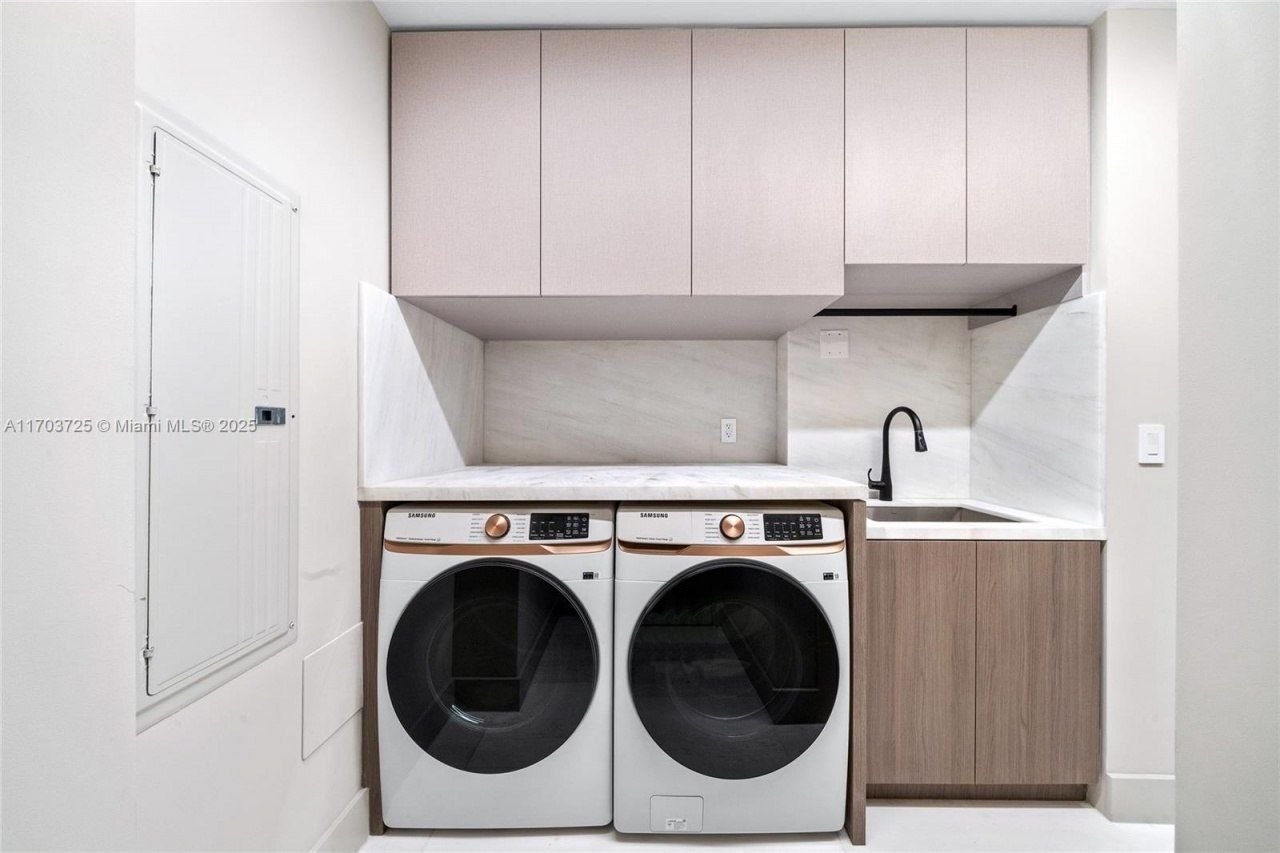 1425 Brickell Ave, Unit 66D-66E, Miami, FL 33131 Photo