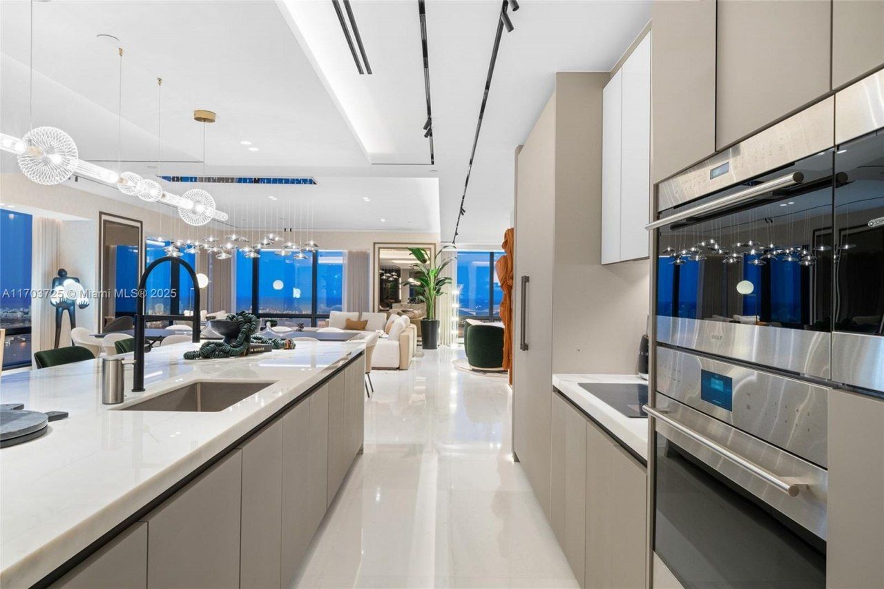 1425 Brickell Ave, Unit 66D-66E, Miami, FL 33131 Photo