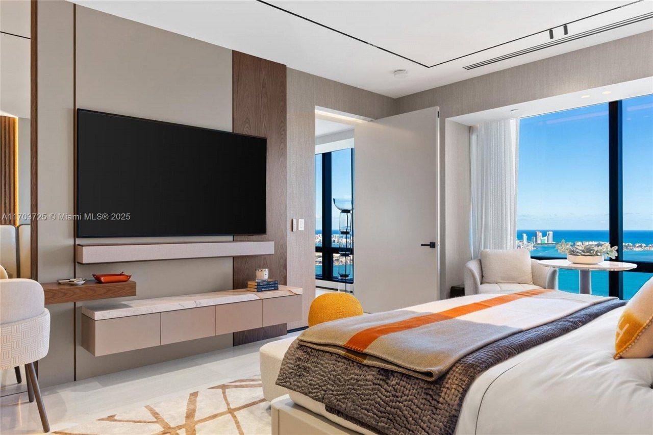 1425 Brickell Ave, Unit 66D-66E, Miami, FL 33131 Photo