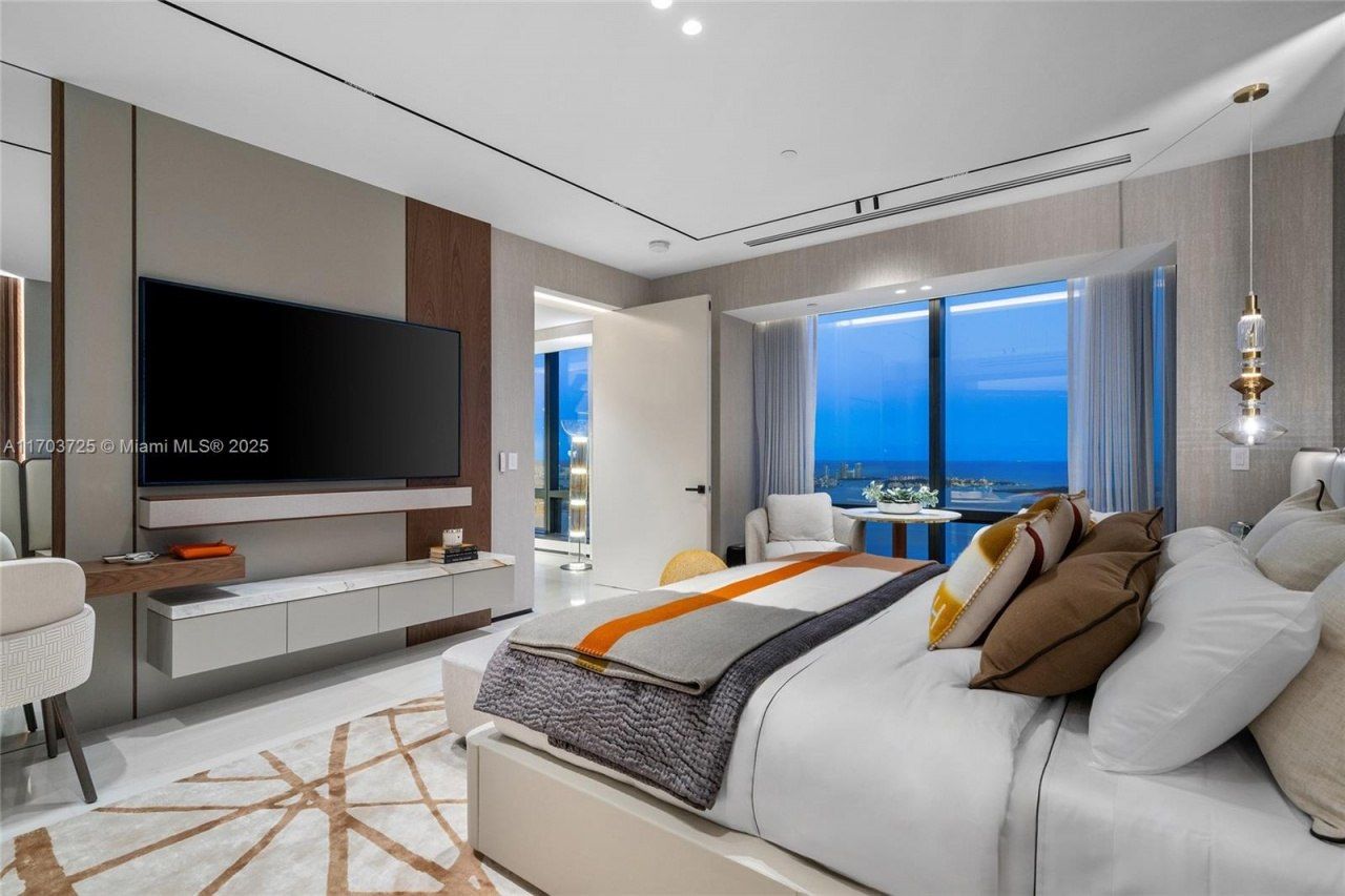 1425 Brickell Ave, Unit 66D-66E, Miami, FL 33131 Photo