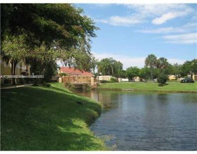 7630 Westwood Dr, Unit 305, Tamarac, FL 33321 Photo