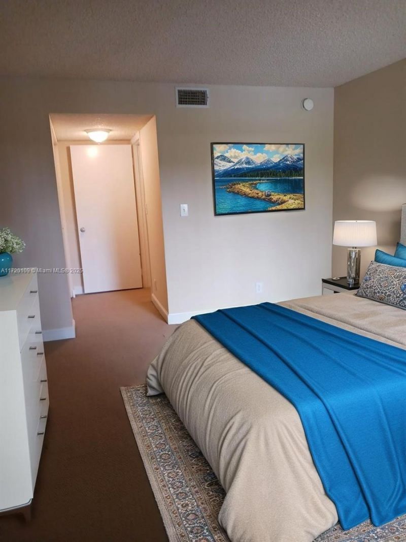 7630 Westwood Dr, Unit 305, Tamarac, FL 33321 Photo