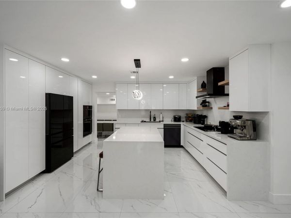 571 Raven Ave, Miami Springs, FL 33166