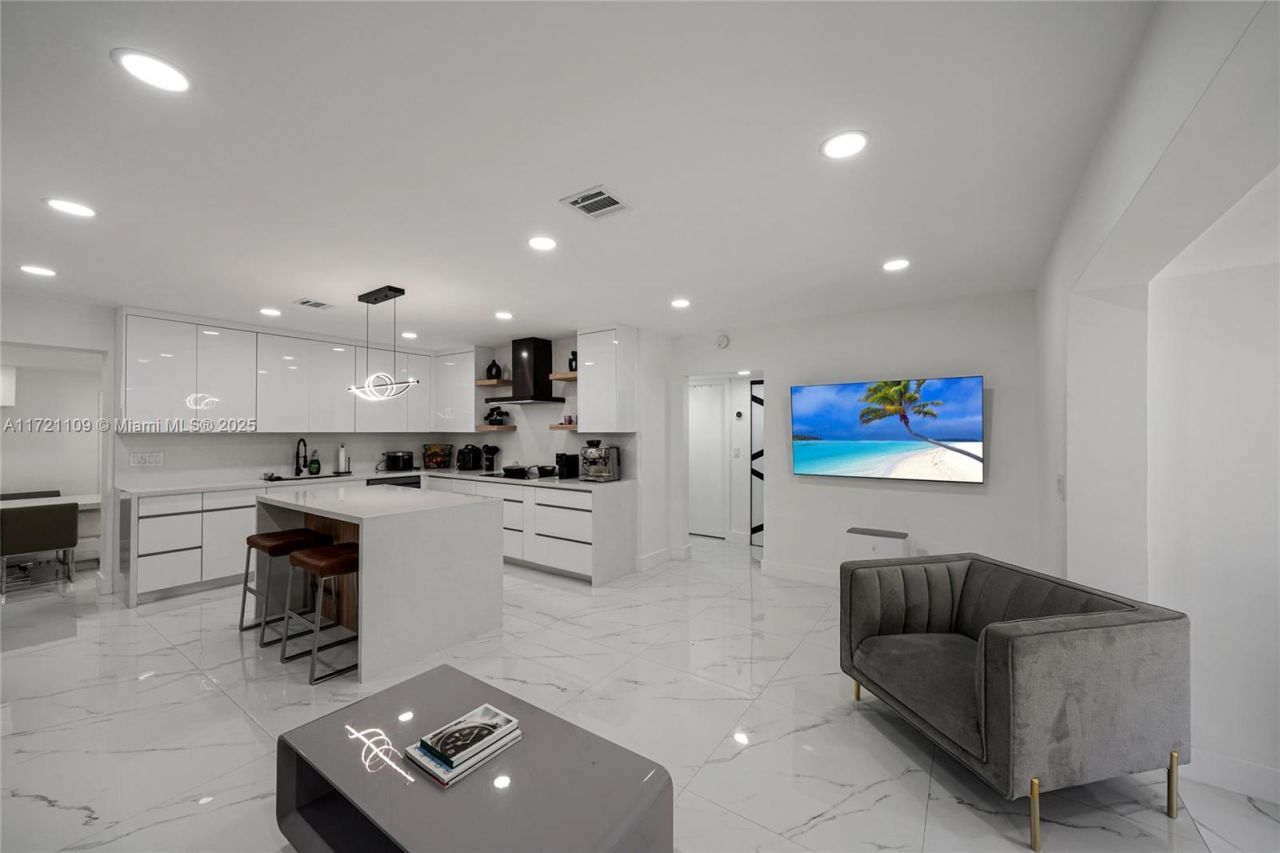 571 Raven Ave, Miami Springs, FL 33166 Photo