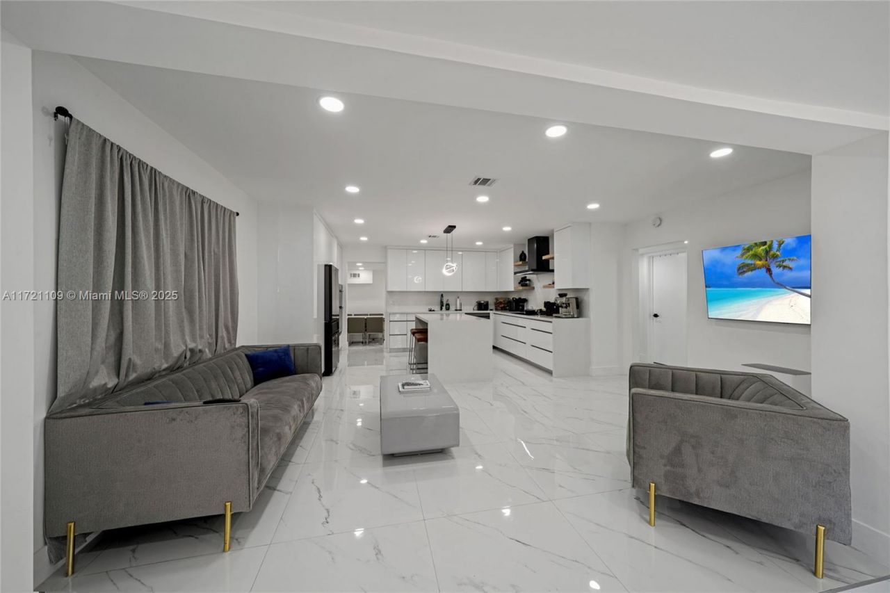 571 Raven Ave, Miami Springs, FL 33166 Photo