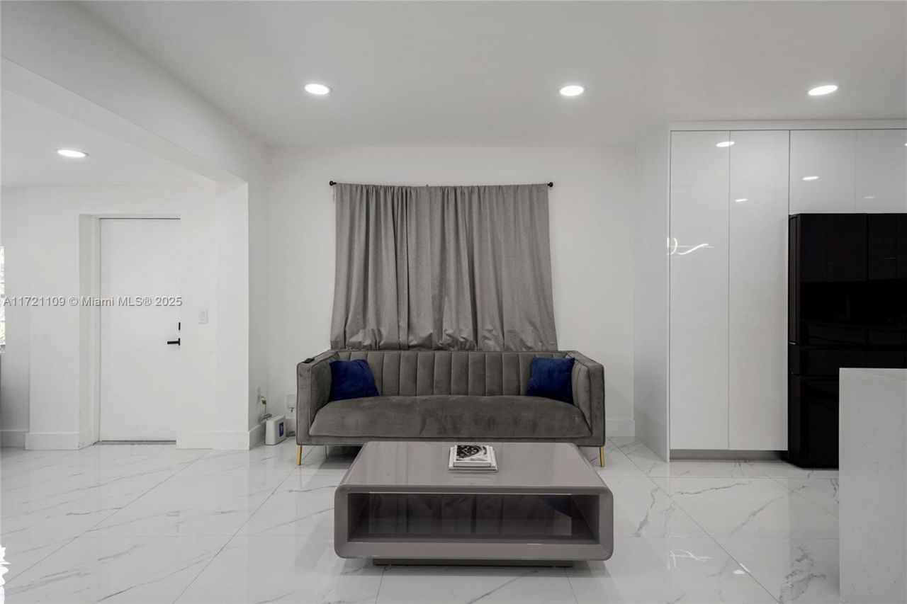 571 Raven Ave, Miami Springs, FL 33166 Photo