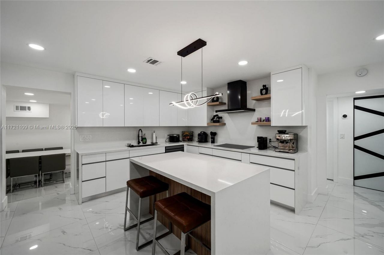 571 Raven Ave, Miami Springs, FL 33166 Photo