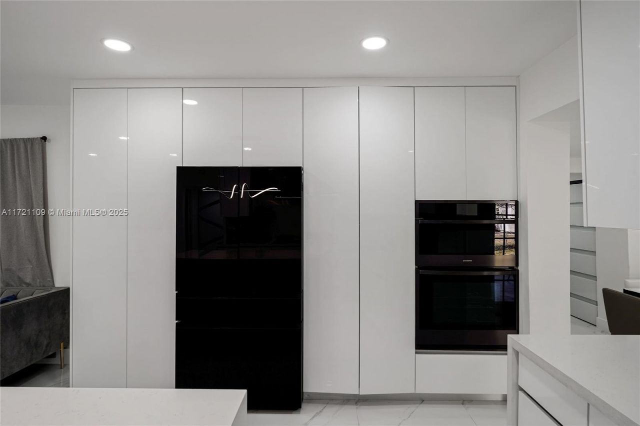 571 Raven Ave, Miami Springs, FL 33166 Photo