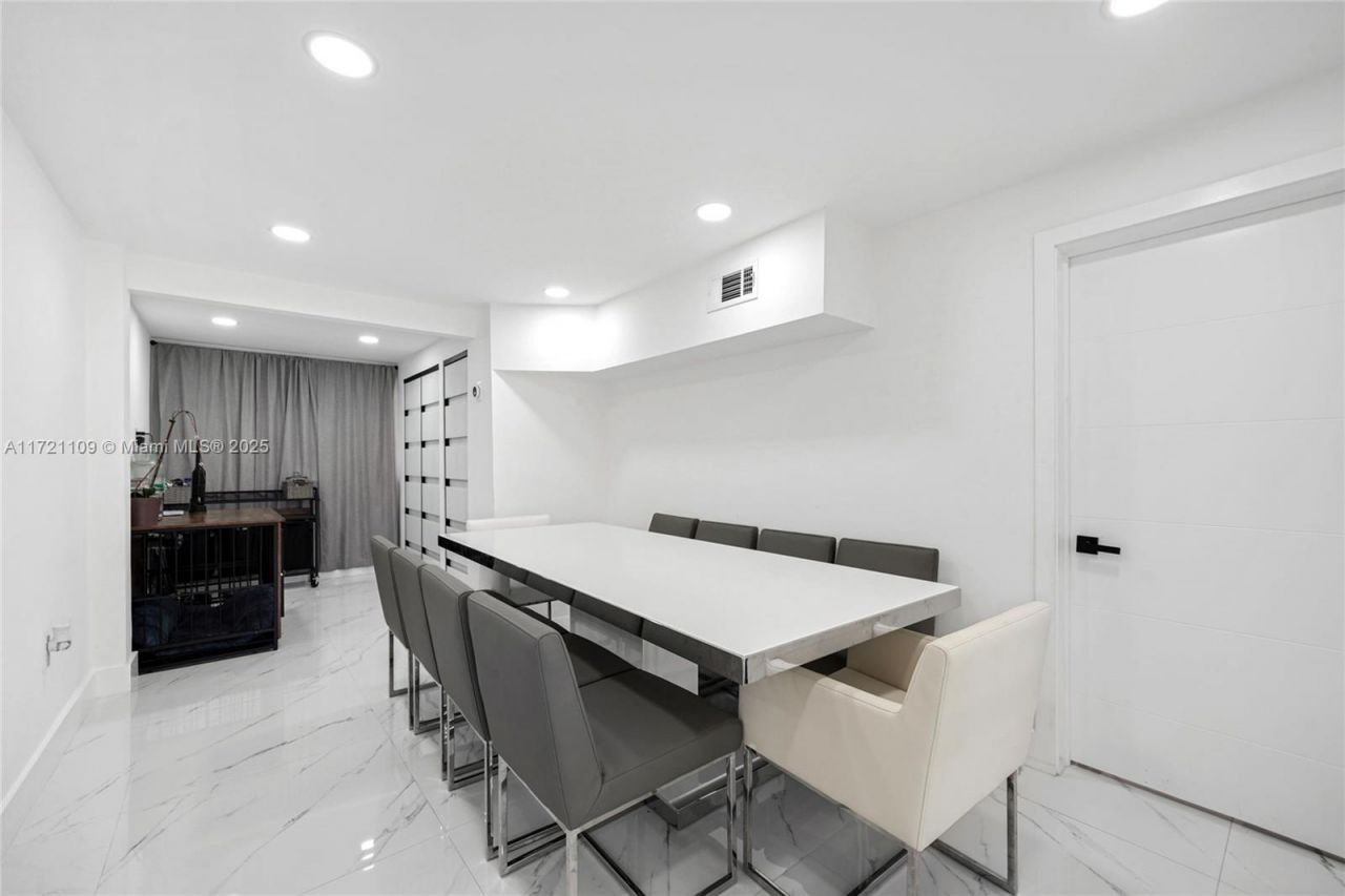 571 Raven Ave, Miami Springs, FL 33166 Photo