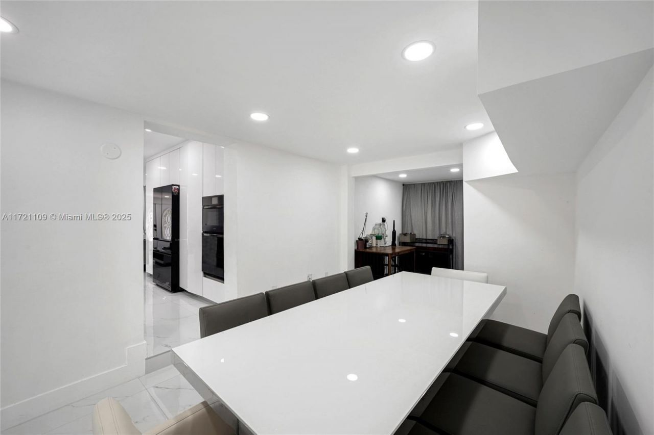 571 Raven Ave, Miami Springs, FL 33166 Photo