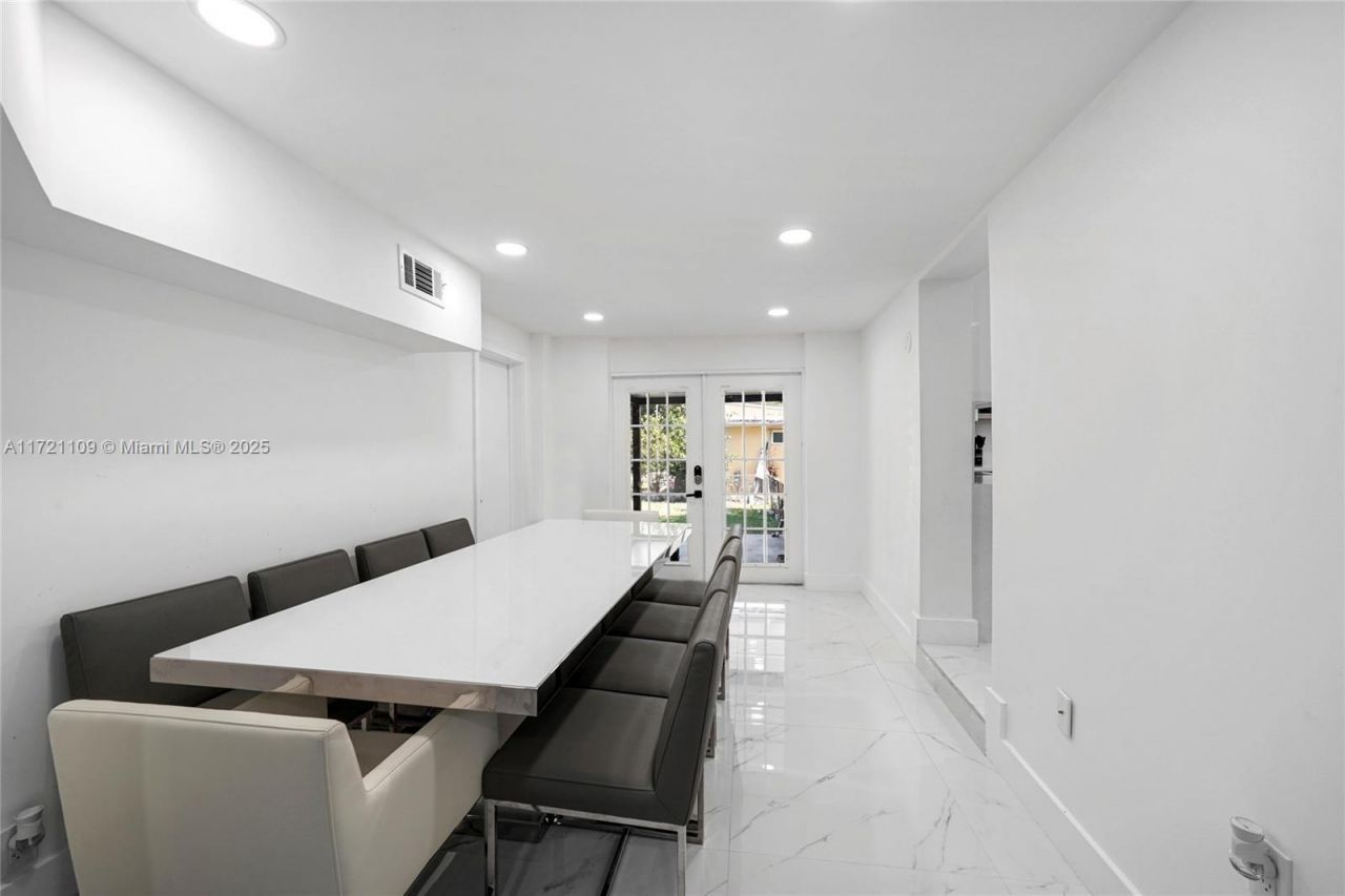 571 Raven Ave, Miami Springs, FL 33166 Photo