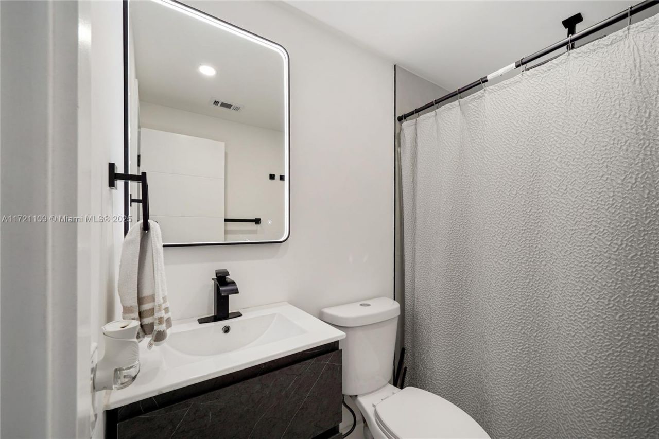 571 Raven Ave, Miami Springs, FL 33166 Photo