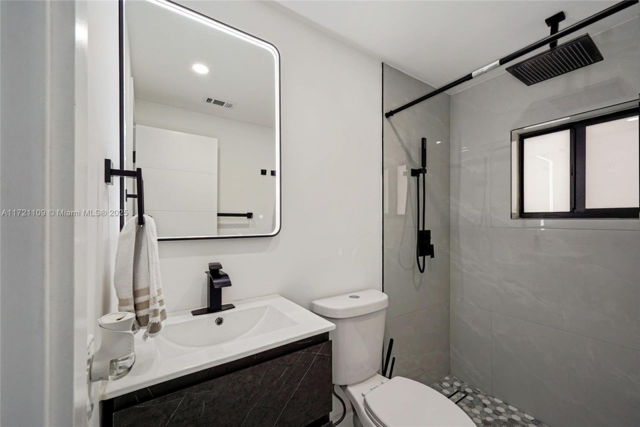 571 Raven Ave, Miami Springs, FL 33166 Photo