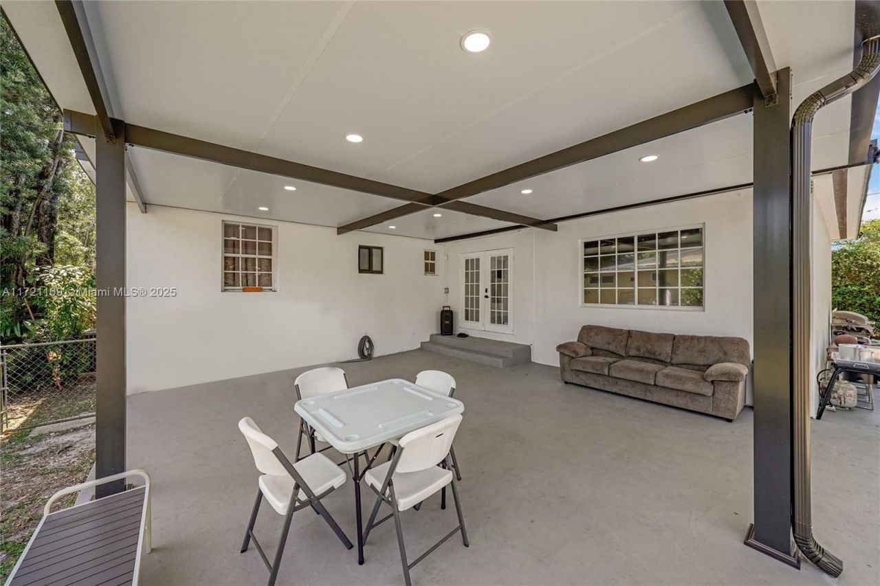 571 Raven Ave, Miami Springs, FL 33166 Photo