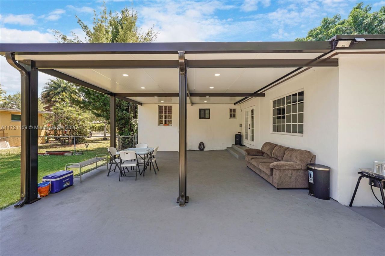 571 Raven Ave, Miami Springs, FL 33166 Photo