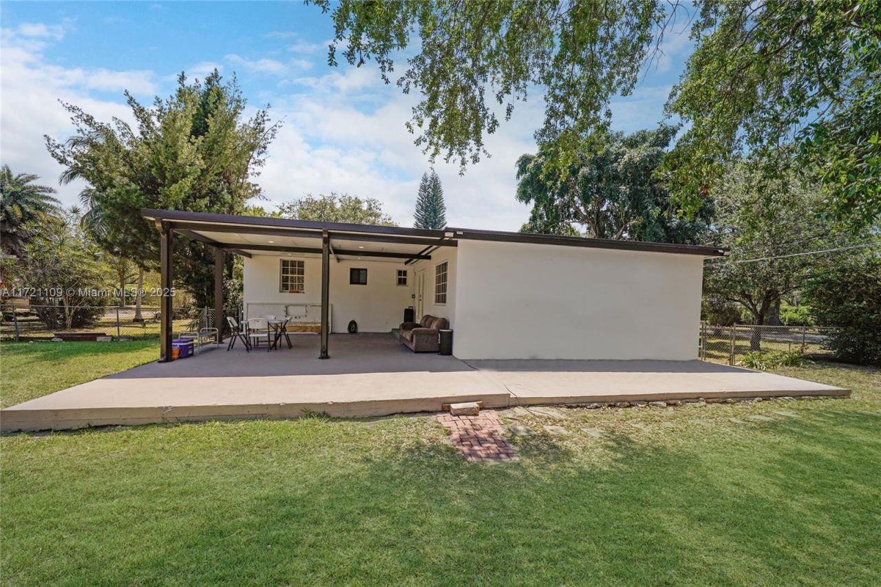 571 Raven Ave, Miami Springs, FL 33166 Photo