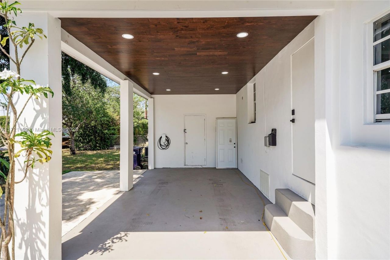 571 Raven Ave, Miami Springs, FL 33166 Photo