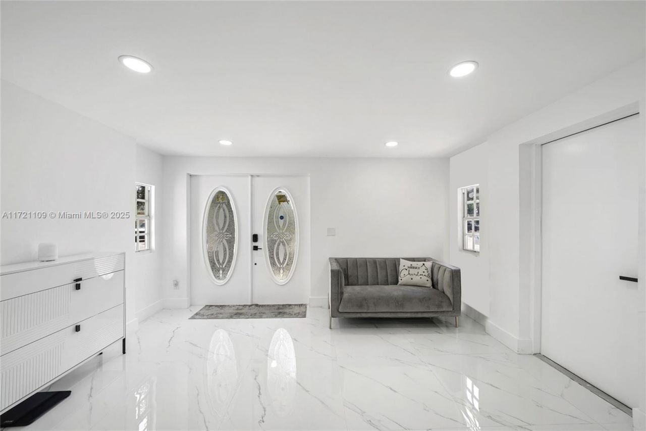 571 Raven Ave, Miami Springs, FL 33166 Photo