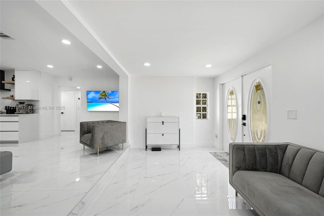 571 Raven Ave, Miami Springs, FL 33166 Photo