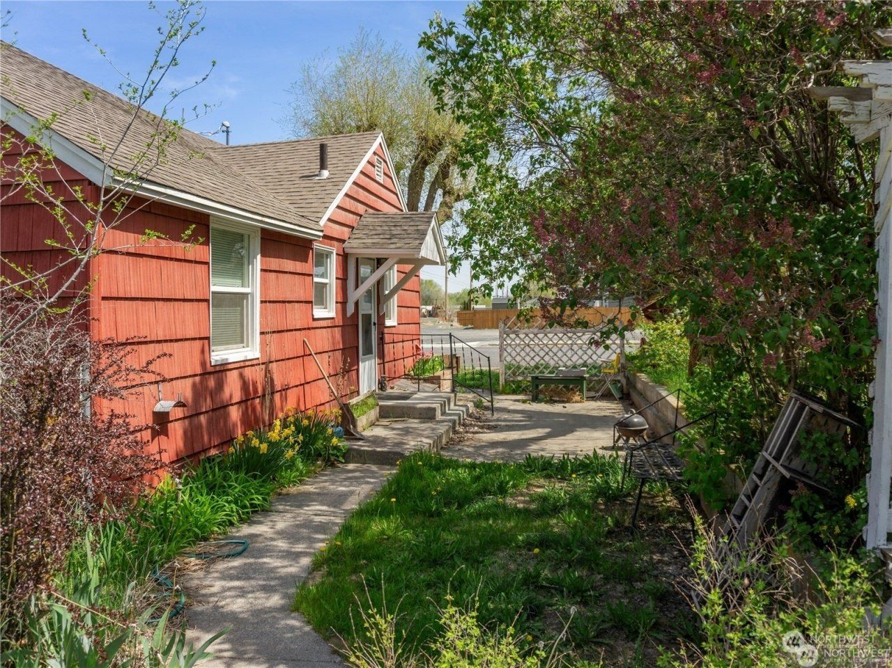 323 Buttercup Street S, Soap Lake, WA 98851 Main Photo