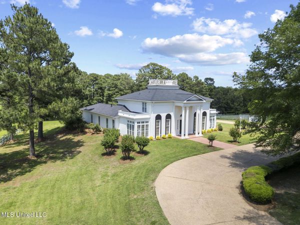 8 Twelve Oaks Place, Madison, MS 39110