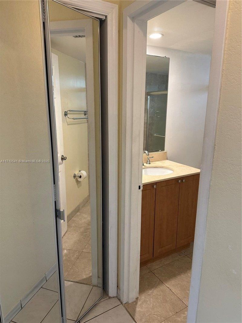 720 Collins Ave, Unit 404, Miami Beach, FL 33139 Photo