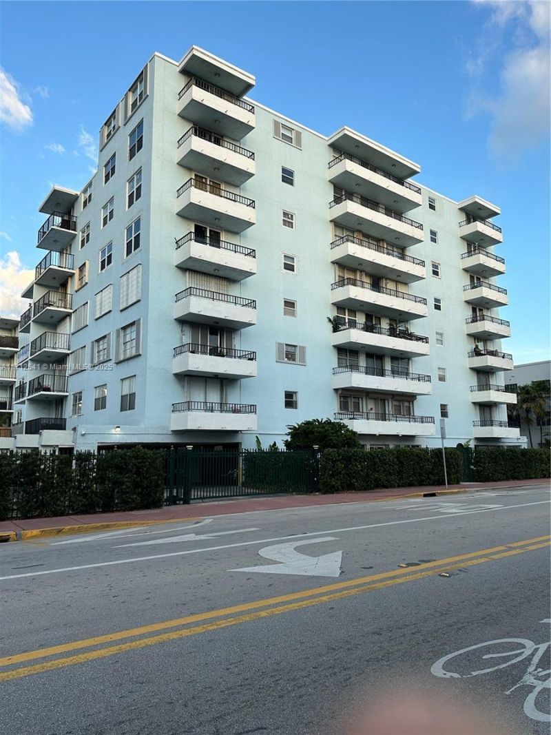 720 Collins Ave, Unit 404, Miami Beach, FL 33139 Photo
