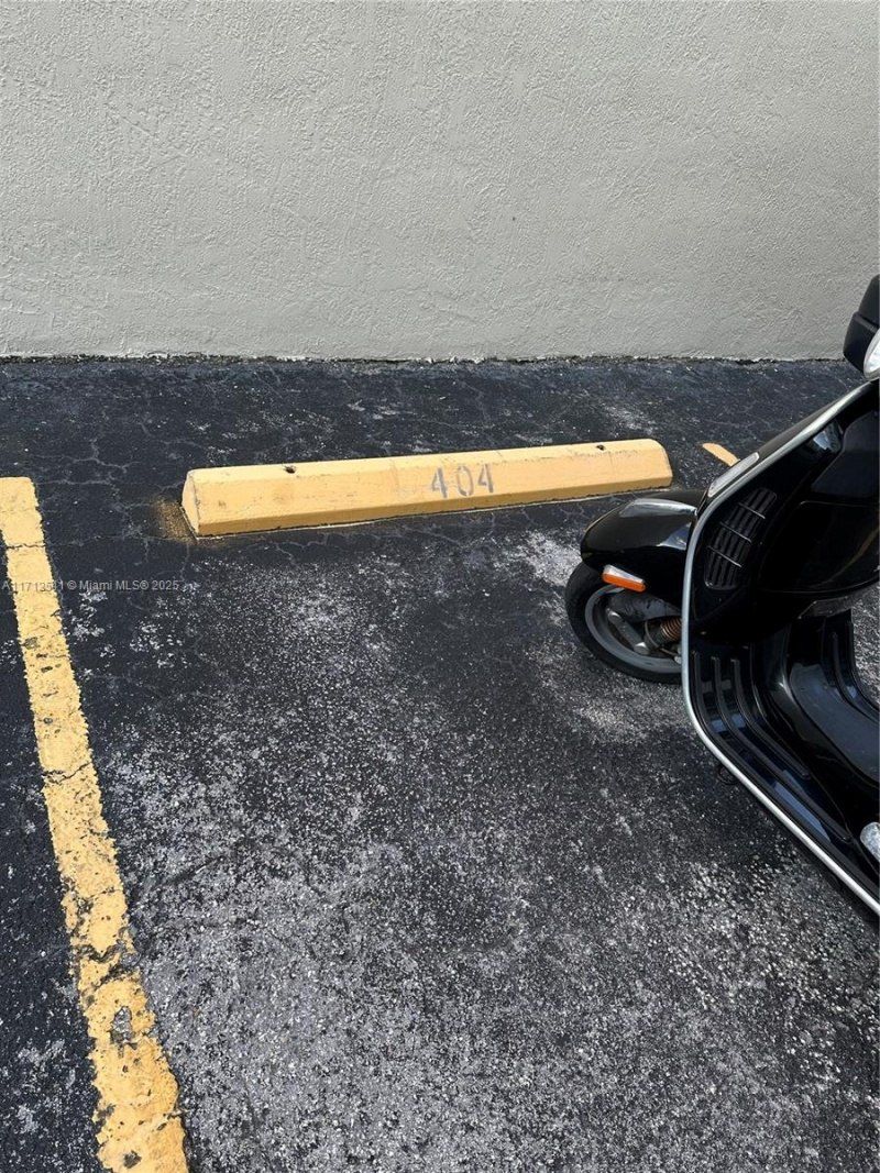 720 Collins Ave, Unit 404, Miami Beach, FL 33139 Photo