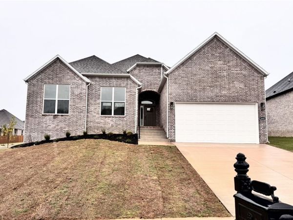 2885 N Chapel Drive, Fayetteville, AR 72704
