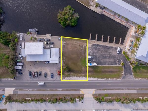 2891 Oleander ST, ST. JAMES CITY, FL 33956