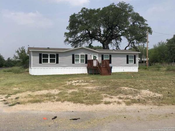 730 Park St, Pleasanton, TX 78064