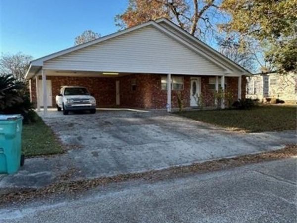 211 N WALNUT Street, Opelousas, LA 70570
