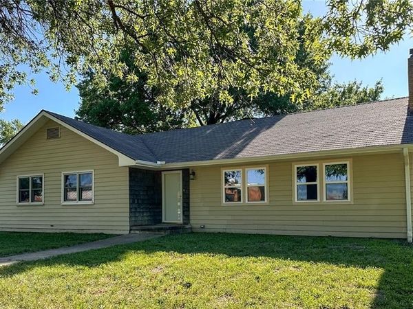 110 S 8th Street, Burlington, KS 66839