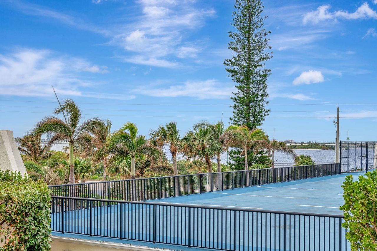 5420 N Ocean Drive, Unit 206, Singer Island, FL 33404 Photo