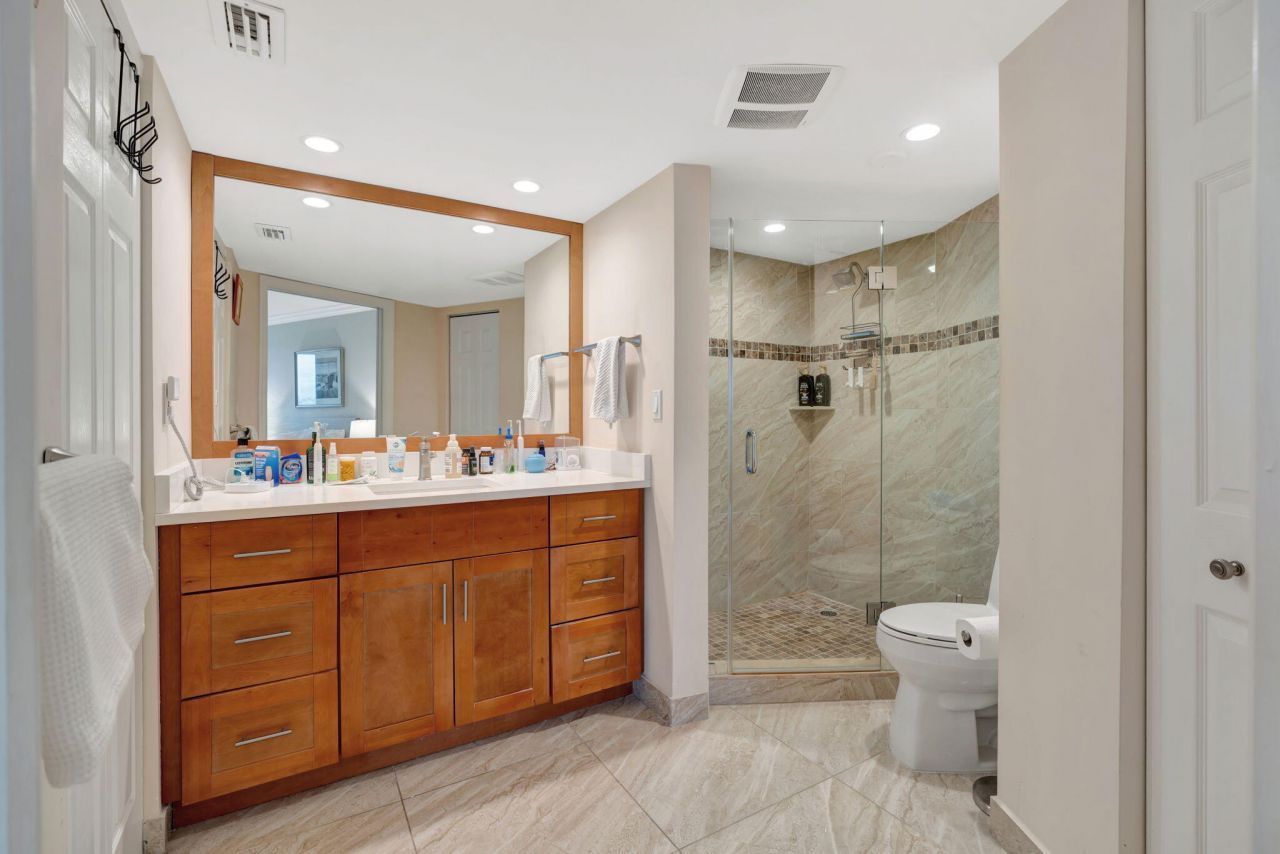 5420 N Ocean Drive, Unit 206, Singer Island, FL 33404 Photo