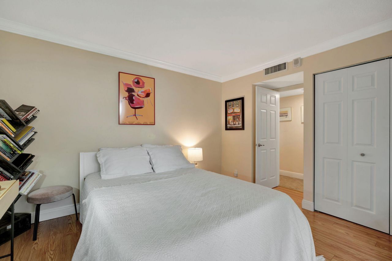 5420 N Ocean Drive, Unit 206, Singer Island, FL 33404 Photo